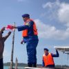 Satpolairud Polres Bintan Bagikan Bendera Merah Putih Ke Nelayan & Masyarakat Pesisir