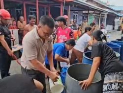 Bupati Aneng Turun Langsung Salurkan Air Bersih untuk Warga Sri Tanjung
