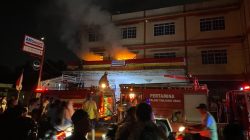 Gerai Alfamart Kampung Kamboja Tanjunguban Terbakar, Api Menyala Dari Gudang Barang Lantai 2