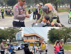 Antisipasi Terserang ISPA, Satlantas Polres Natuna Bagikan 1500 Masker Kepada Para Pengendara