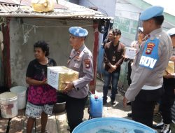 HUT ke-24 Propam Polri, Sie Propam Polres Anambas Bagikan Bansos ke Warga Perbatasan