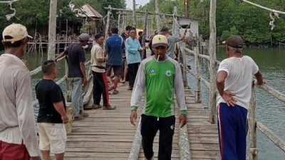 Lagi, Warga Perbaiki Jembatan Sei Lepan Secara Swadaya, Berharap Perhatian Pemerintah
